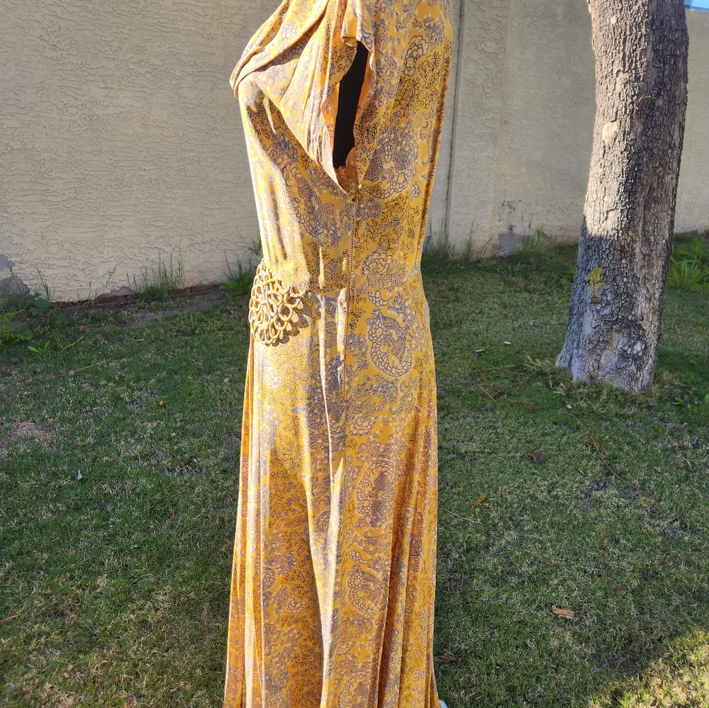 Vintage 1940s Novelty Print Dress with Lattice Features - Picture 5 of 13
